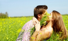 Как заставить парня поцеловать тебя?