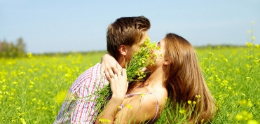 Как заставить парня поцеловать тебя?