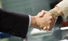 Рукопожатие при встрече