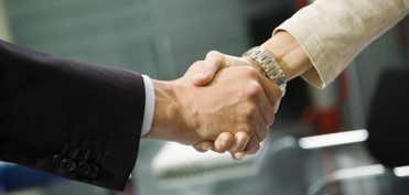 Рукопожатие при встрече